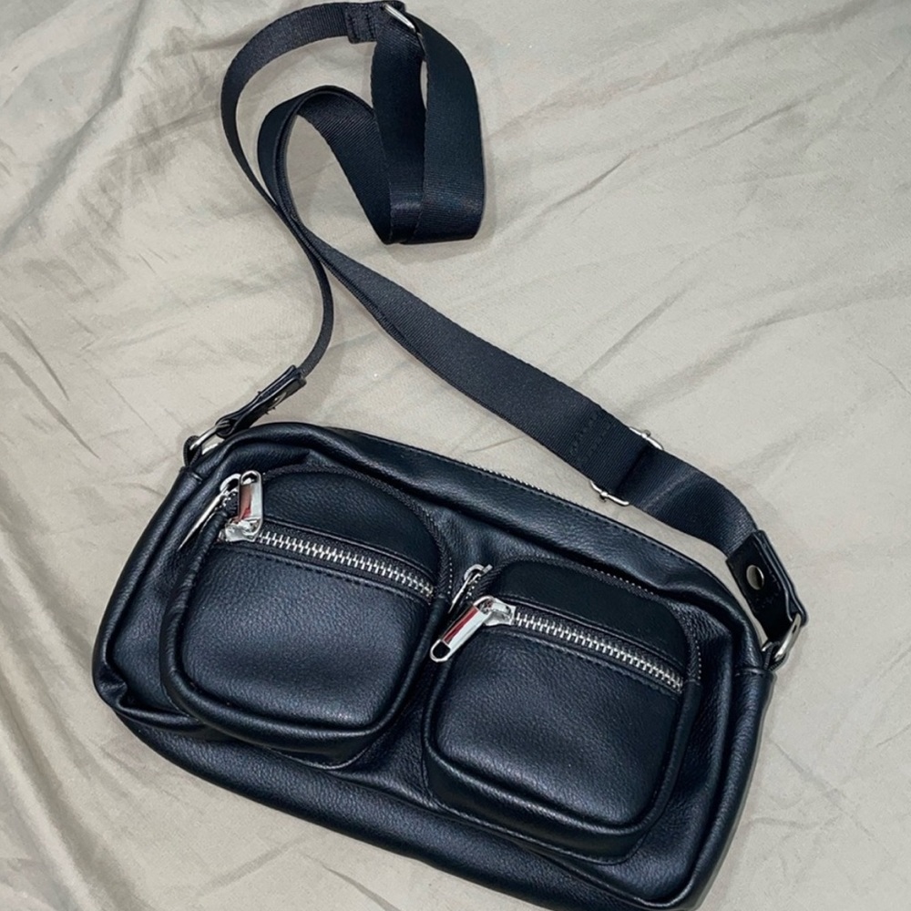 Crossbody bag with pockets